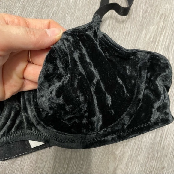 Victoria’s Secret Velvet Demi Black Wired Bra 34B - Picture 3 of 4